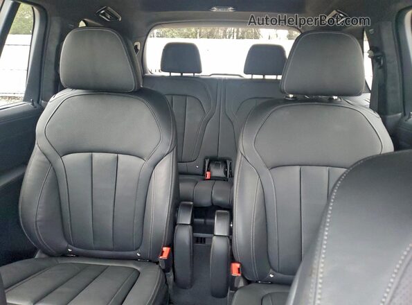 5UXCW2C04M9F87244 2021 BMW X7 White Вид задніх сидінь