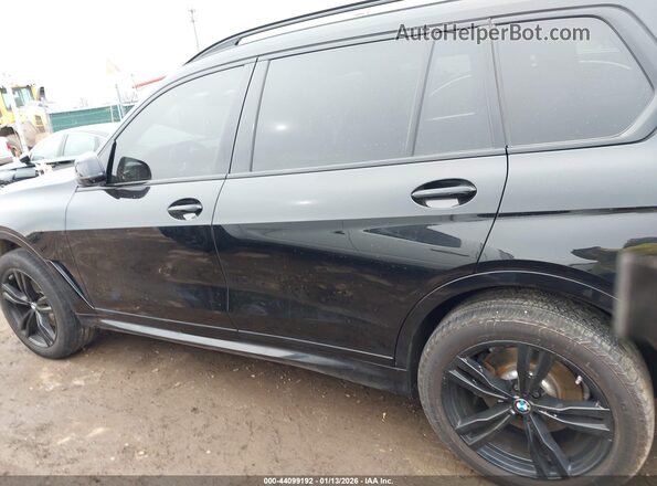 5UXCW2C04N9L18482 2022 BMW X7 Black Панорамний вид салону 360°