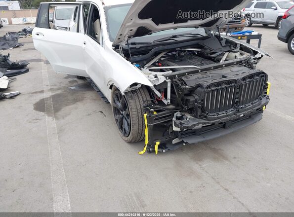 5UXCW2C06M9F57016 2021 BMW X7 White Вид спереду