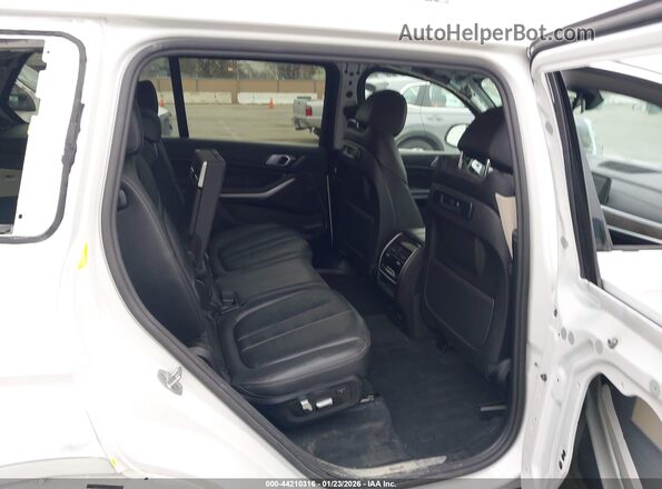 5UXCW2C06M9F57016 2021 BMW X7 White Вид наклейки з VIN-кодом