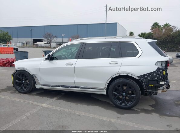 5UXCW2C06M9F57016 2021 BMW X7 White 