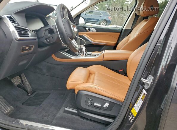 5UXCW2C06N9M88441 2022 BMW X7 Black Front interior view