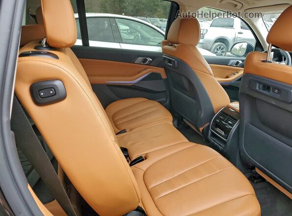 5UXCW2C06N9M88441 2022 BMW X7 Black Rear interior view