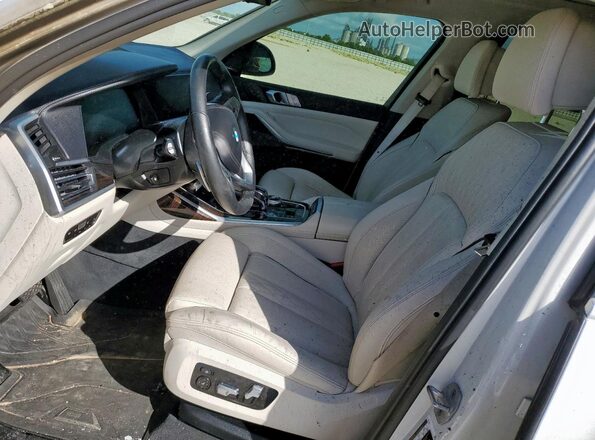 5UXCW2C07M9E96954 2021 BMW X7 Белый Вид салона спереди