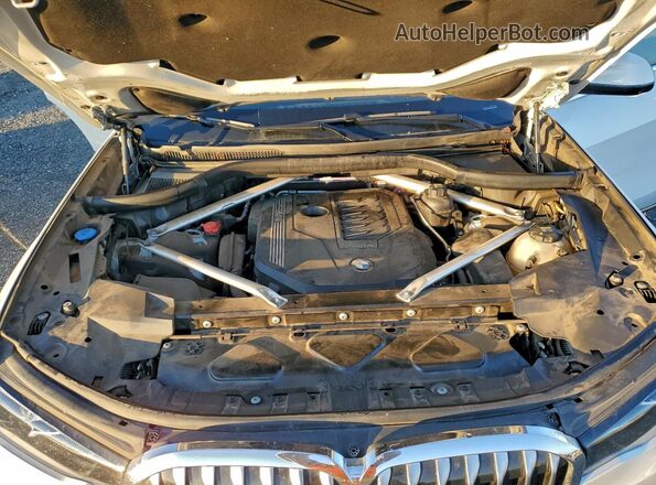5UXCW2C08N9J28877 2022 BMW X7 White ძრავის განყოფილების ხედი