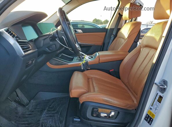 5UXCW2C08N9J28877 2022 BMW X7 White წინა სალონის ხედი