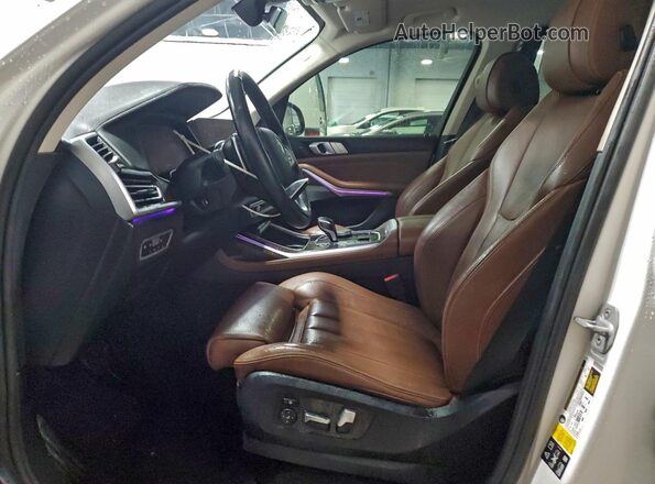 5UXCW2C09L9B77828 2020 BMW X7 Белый Вид салона спереди