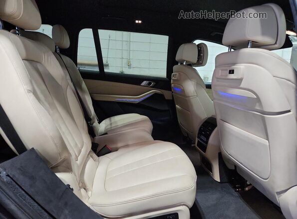 5UXCW2C09M9F03516 2021 BMW X7 Charcoal Vista interior trasera