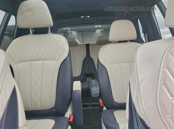 5UXCW2C09N9L12001 2022 BMW X7 Gray Հետևի նստատեղերի տեսք