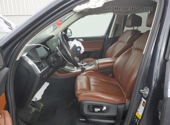 5UXCW2C0XM9E08995 2021 BMW X7 Gray Front interior view