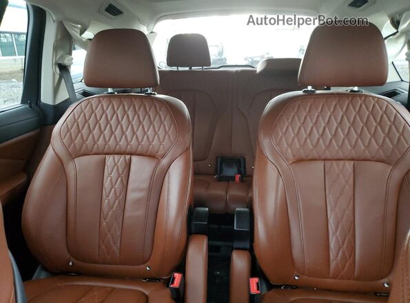 5UXCW2C0XM9E08995 2021 BMW X7 Gray Rear seats view
