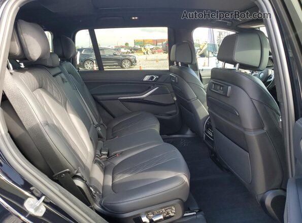 5UXCX6C03N9N04762 2022 BMW X7 Black Widok tylnych siedzeń