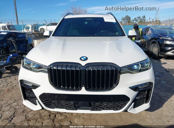 5UXCX6C04M9F16694 2021 BMW X7 White Вид щитка приладів