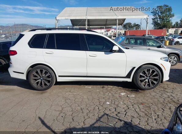 5UXCX6C04M9F16694 2021 BMW X7 White Вид задньої частини салону