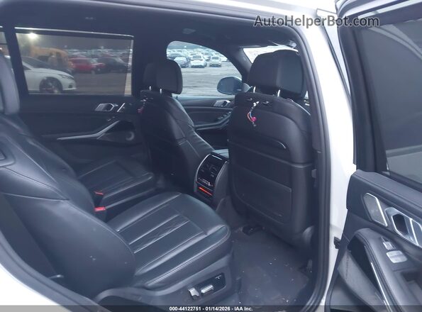 5UXCX6C14M9F87208 2021 BMW ALPINA White Widok naklejki z numerem VIN