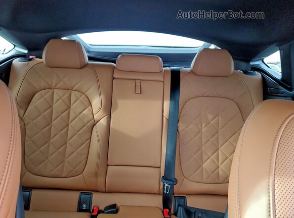 5UXCY6C00P9P38390 2023 BMW X6 White Vista de los asientos traseros