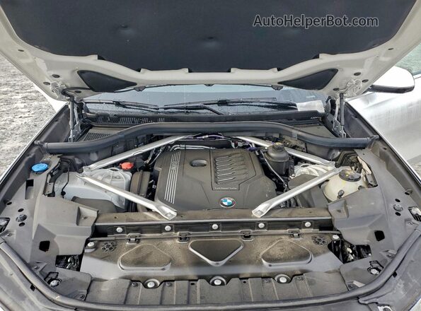 5UXCY6C00P9P38390 2023 BMW X6 White Vista del compartimento del motor