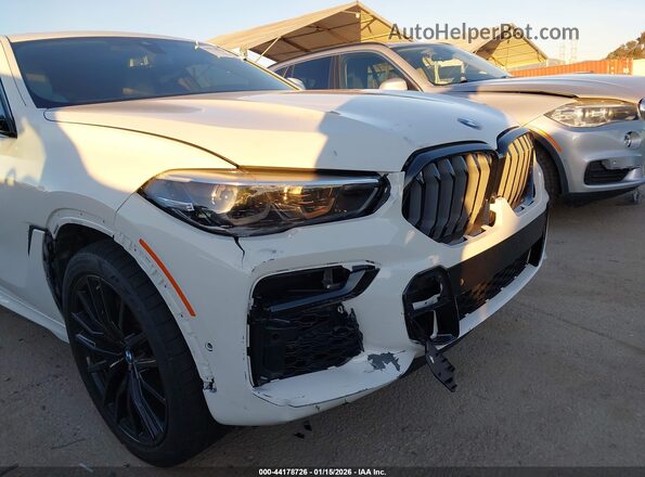 5UXCY6C00P9P83989 2023 BMW X6 White Widok z przodu