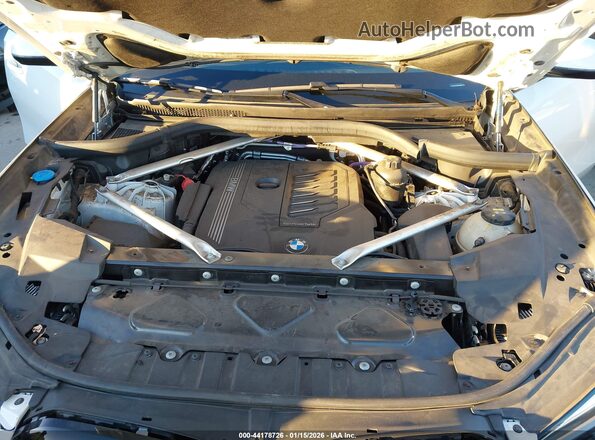 5UXCY6C00P9P83989 2023 BMW X6 White Widok z tyłu