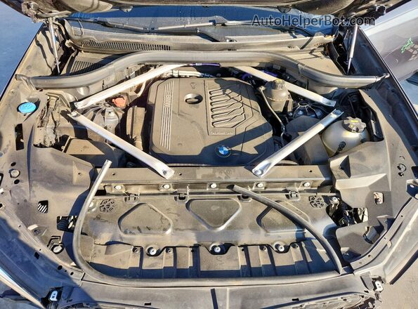 5UXCY6C01N9N32024 2022 BMW X6 Black Vista del compartimento del motor