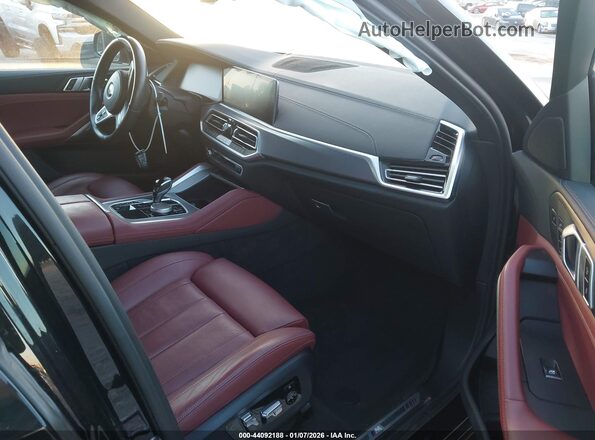 5UXCY6C02N9K41922 2022 BMW X6 Black Front interior view