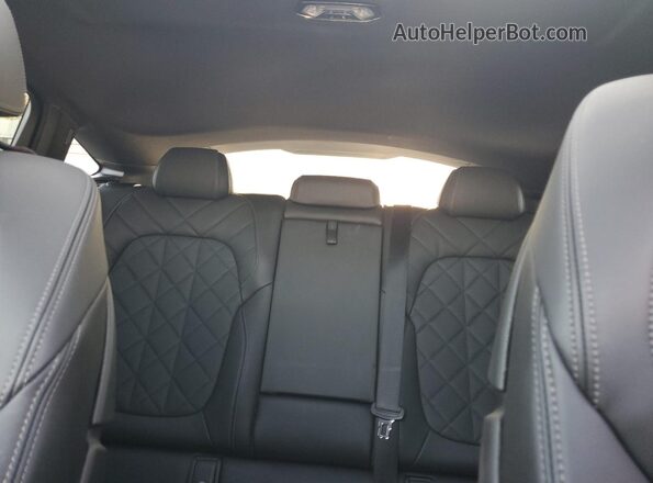 5UXCY6C03P9P83226 2023 BMW X6 White Widok tylnych siedzeń