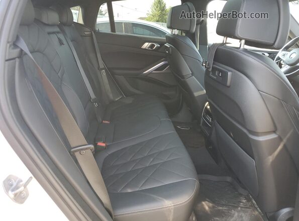 5UXCY6C03P9P83226 2023 BMW X6 White Widok wnętrza z tyłu