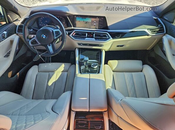 5UXCY8C02N9K51328 2022 BMW X6 White Vista del salpicadero