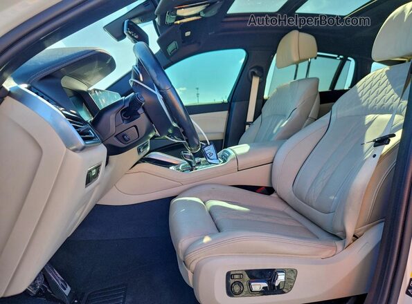 5UXCY8C02N9K51328 2022 BMW X6 White Vista interior delantera