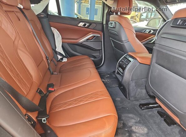 5UXCY8C08N9L17879 2022 BMW X6 White Вид задньої частини салону