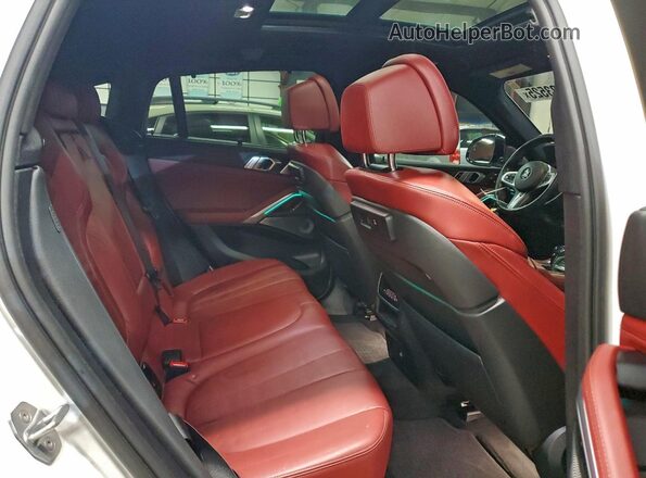 5UXCY8C09L9B98482 2020 BMW X6 White უკანა სალონის ხედი