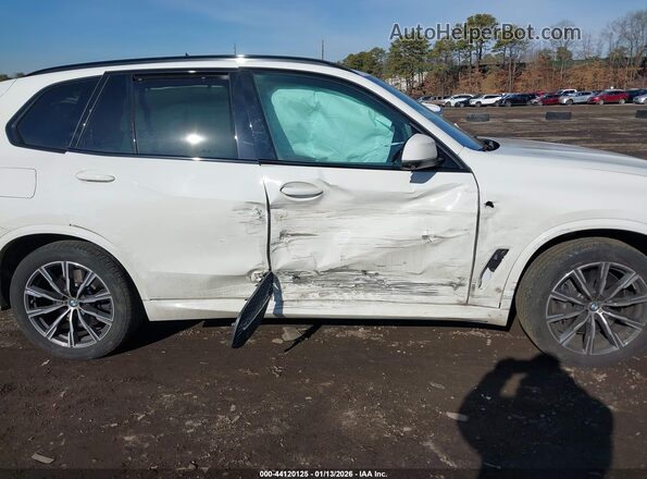 5UXJU4C05P9R21937 2023 BMW X5 White Widok z przodu