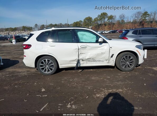 5UXJU4C05P9R21937 2023 BMW X5 White Widok wnętrza z tyłu