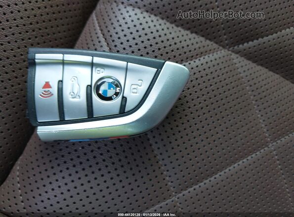 5UXJU4C05P9R21937 2023 BMW X5 White Widok deski rozdzielczej
