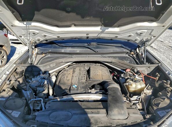 5UXKR2C34H0X04048 2017 BMW X5 White ძრავის განყოფილების ხედი