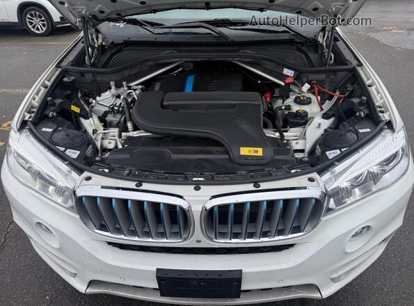 5UXKT0C53J0W02835 2018 BMW X5 White Вид панелі приладів