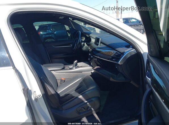 5UXKU2C50J0X49638 2018 BMW X6 White Вид салону спереду