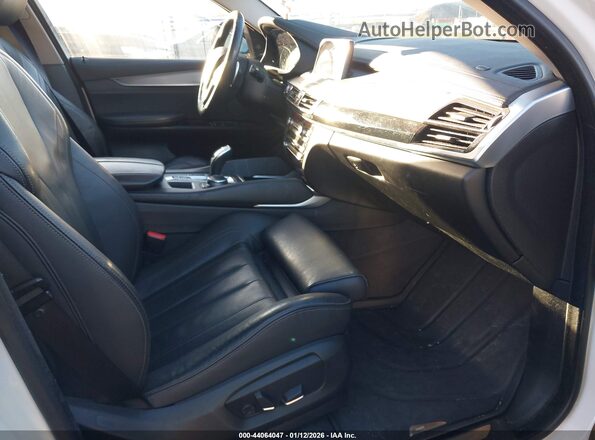 5UXKU2C55J0X50977 2018 BMW X6 White Front interior view
