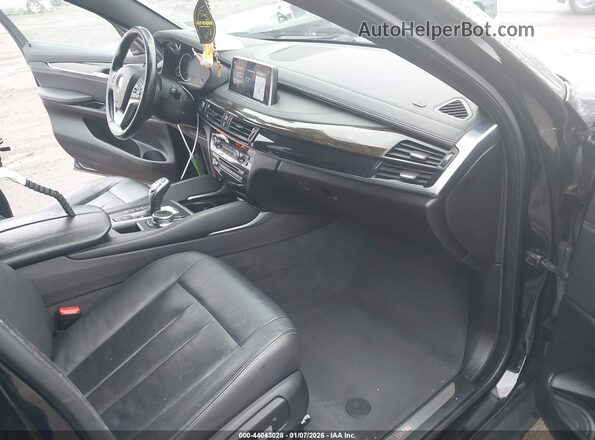 5UXKU2C56J0X50020 2018 BMW X6 Черный Вид салона спереди