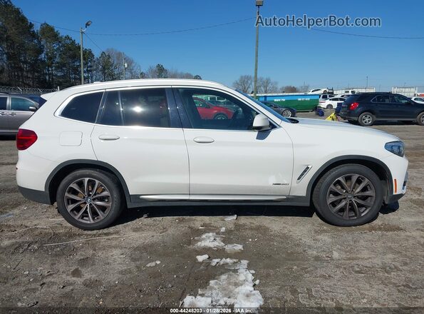 5UXTR9C55JLD66780 2018 BMW X3 White Սալոնի հետևի տեսք