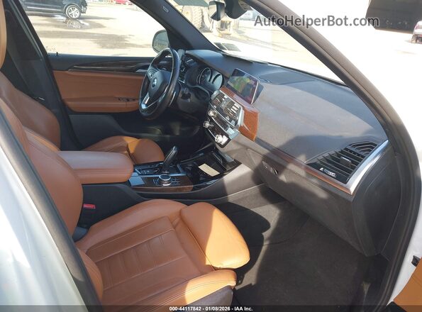 5UXTY5C0XL9B34112 2020 BMW X3 White Widok wnętrza z przodu
