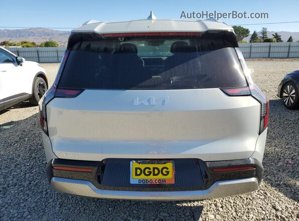 5XYADFS55TG011384 2026 KIA EV9 Silver Հետևի տեսք