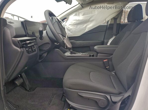 5XYK23DF3TG366424 2026 KIA SPORTAGE White Вид салону спереду