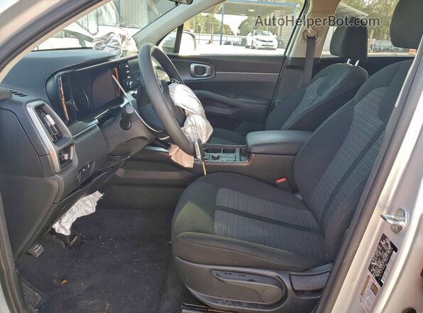 5XYRG4LC2NG113644 2022 KIA SORENTO Silver წინა სალონის ხედი