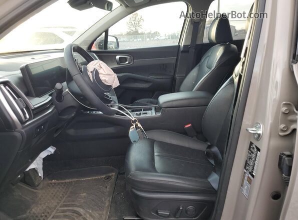 5XYRHDJF6RG302832 2024 KIA SORENTO Серый Вид салона спереди