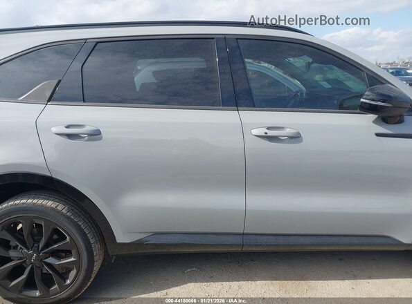 5XYRKDLF8NG136323 2022 KIA SORENTO Gray Widok wnętrza z tyłu