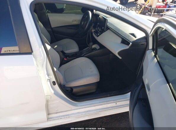5YFEPMAE3NP339464 2022 TOYOTA LL Белый Вид салона спереди