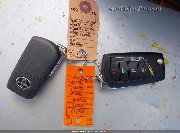 5YFEPMAE7MP255047 2021 TOYOTA LL Silver Вид панелі приладів