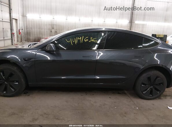 5YJ3E1EA8SF010446 2025 TESLA MODEL 3 Gray Vista interior de 360 grados