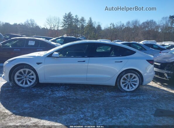 5YJ3E1EB0NF205261 2022 TESLA MODEL 3 White 360 interior view